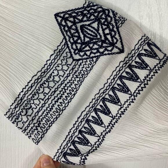 nwot BLUE RAIN Top S White Crinkle Navy-Embroidery Crochet Balloon-Long-Slv - Picture 6 of 11